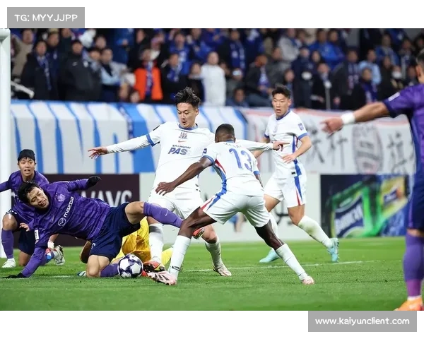 上海申花中场折损 李可拄拐离场蒋圣龙米内罗伤缺